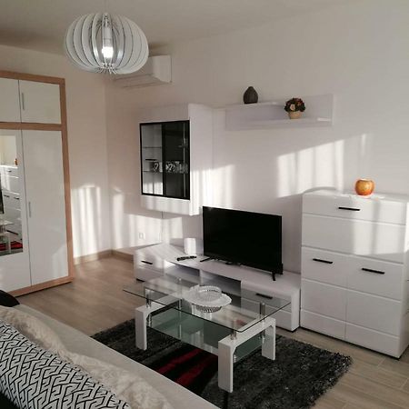Apartment White Pula Bagian luar foto
