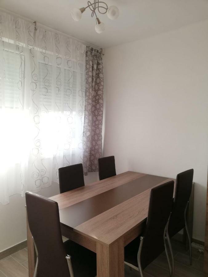 Apartment White Pula Bagian luar foto