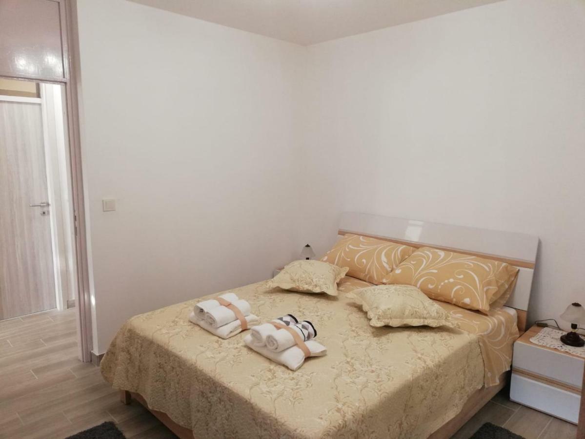 Apartment White Pula Bagian luar foto