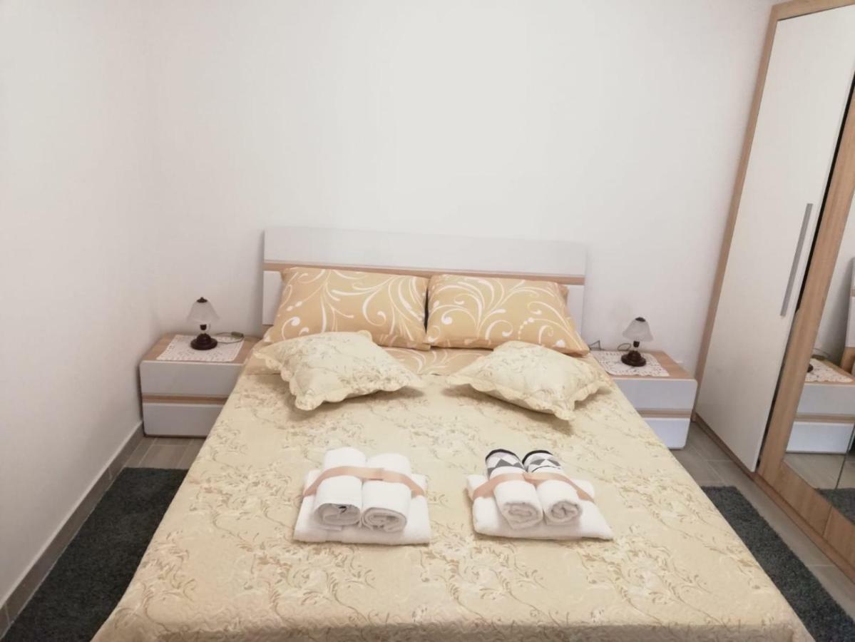Apartment White Pula Bagian luar foto