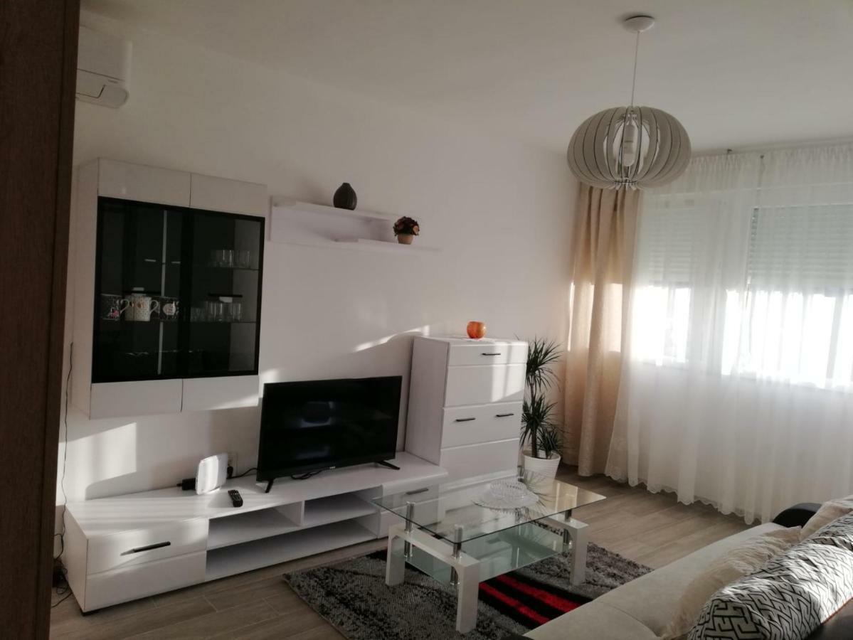 Apartment White Pula Bagian luar foto