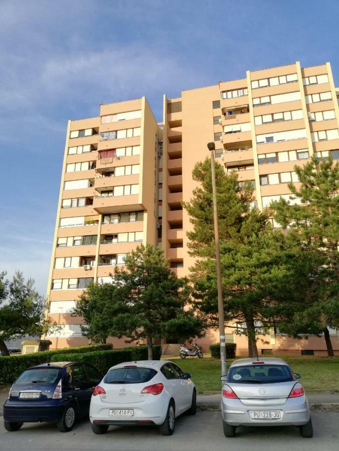 Apartment White Pula Bagian luar foto